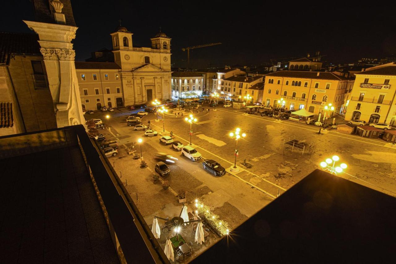 Piazza Del Mercato Λ' Άκουιλα Εξωτερικό φωτογραφία